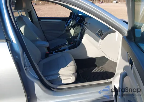 2019 Volkswagen Passat 2.0T Wolfsburg Edition z USA, uszkodzony, nr VIN 1VWLA7A32KC000222